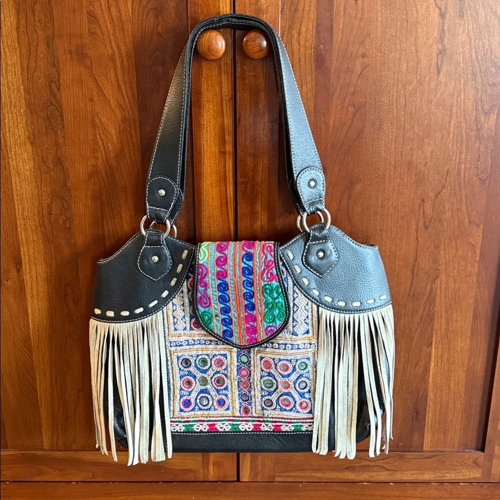 Vintage Addiction Embellished Shoulder Bag